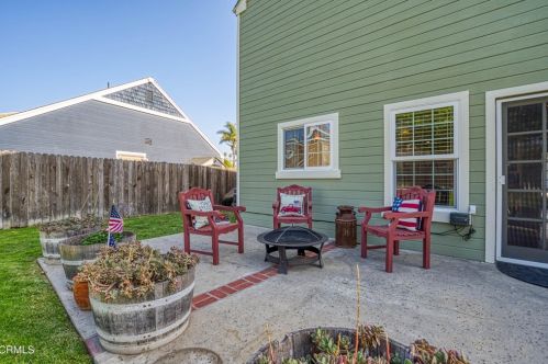 1640 Rivas Ln, Oxnard CA 93035-2749 exterior