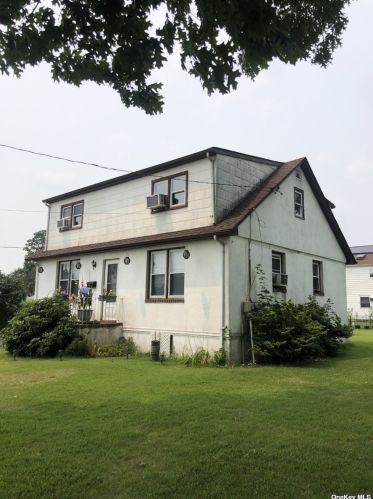 411 Greenlawn Ter, Copiague, NY 11726-4502