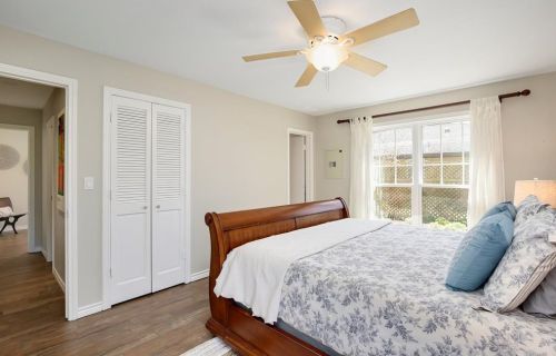 3206 Camelot Dr, Dallas TX 75229-5905 exterior