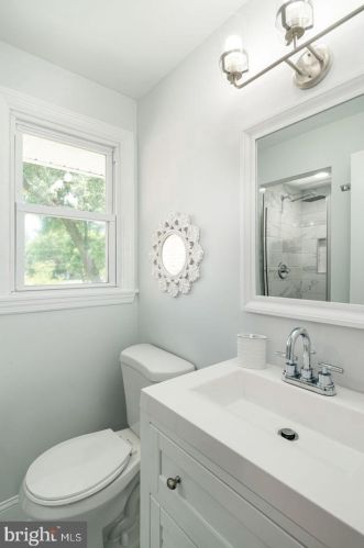 801 Meetinghouse Ct, Riverton NJ  08077-3325 exterior