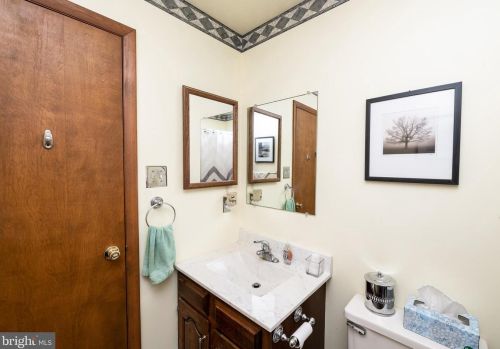 6 Pendleton Dr, Berlin Boro NJ  08009-9672 exterior