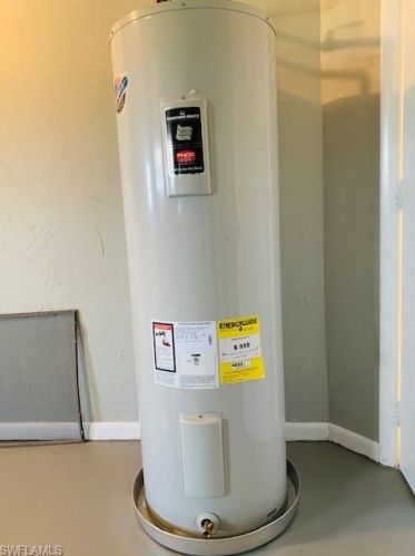 1665 Country Clb Pkwy, Lehigh Acres FL 33936-0053 exterior