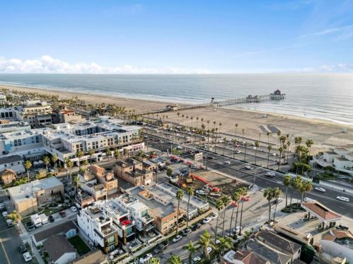 1813 Huntington St, Huntington Beach CA  92648-3131 exterior