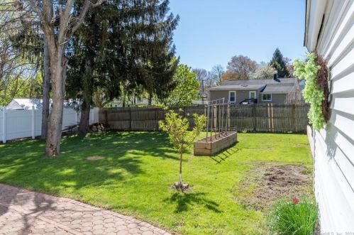 10 Beech St, Danbury CT  06810-5719 exterior