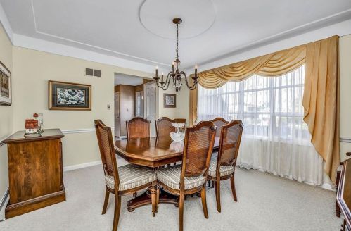 2002 Beechcroft Ct, Cincinnati OH 45233-1713 exterior