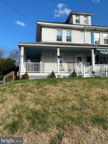 412 Clements Bridge Rd, Barrington, NJ 08007-1810