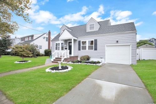 2475 Washington Blvd, North Bellmore, NY 11710-2640