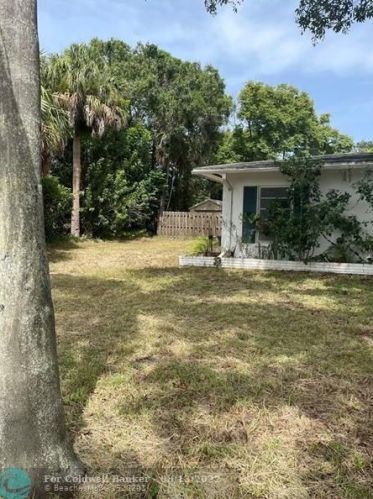 1166 36th Ave, Vero Beach, FL 32960-4010
