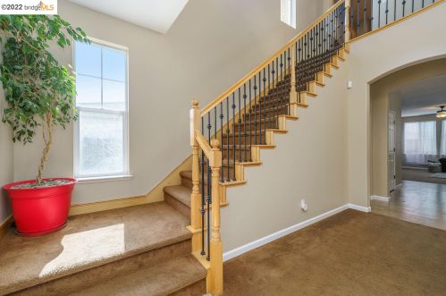 209 Hearthstone Cir, Oakley, CA 94561-1749
