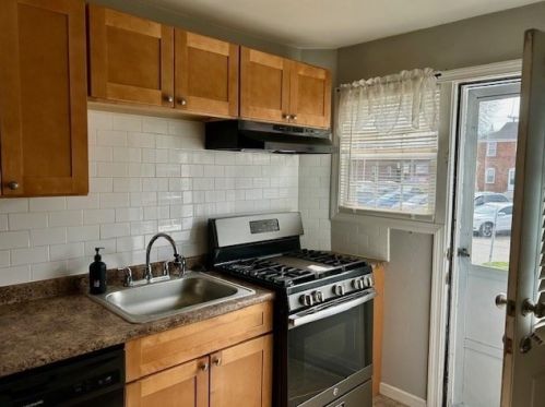 16 Colony Rd, West Springfield, MA 01089-4803