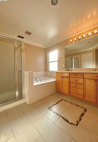 1480 Red Ribbons Ln, Manteca CA  95337-7925 exterior