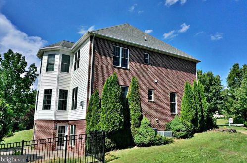 59 Brighton Pl, Charles Town WV  25414-2584 exterior