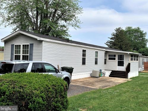 202 Gull Ct, Navy Sup Dpt, PA 17050-2056