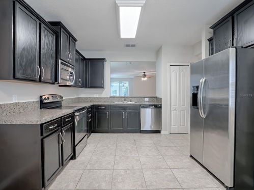 4854 Waters Gate Dr, Tavares, FL 32778-6208
