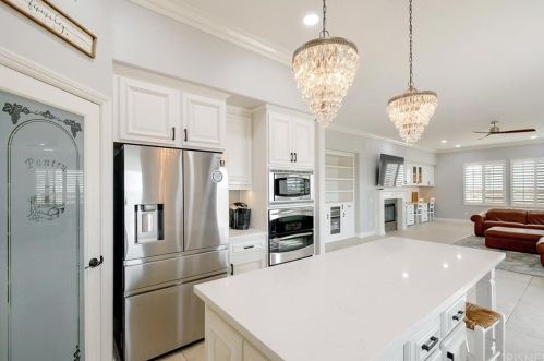 24306 Foxglove Pl, Santa Clarita CA  91354-4922 exterior