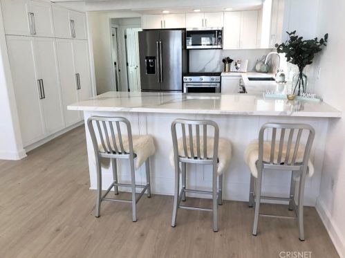 320 Rossmore Dr, Oxnard CA  93035-4465 exterior