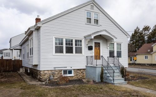 95 Clark St, Worcester, MA 01606-1762