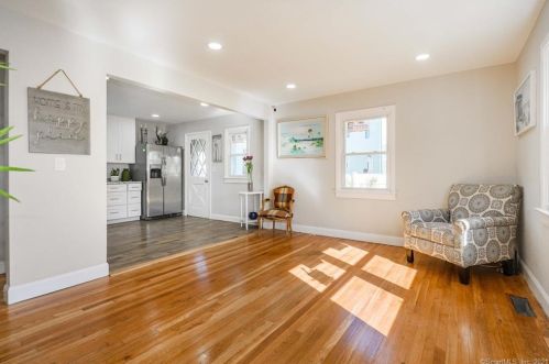 60 Crestwood Ave, Waterbury CT  06704-1621 exterior