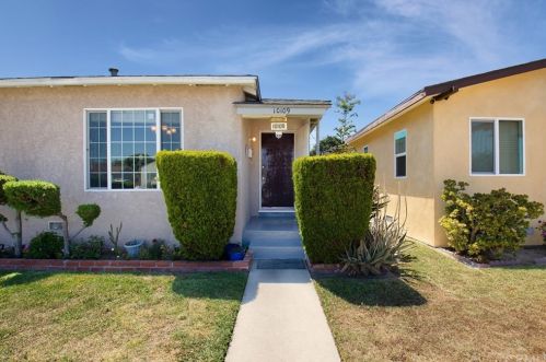 10109 Rosewood Ave, South Gate CA  90280-6461 exterior