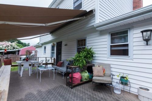 135 Brookside Dr, North Kingstown RI  02852-2005 exterior