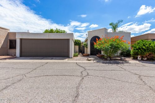 8017 3rd St, Tucson, AZ 85710-2462