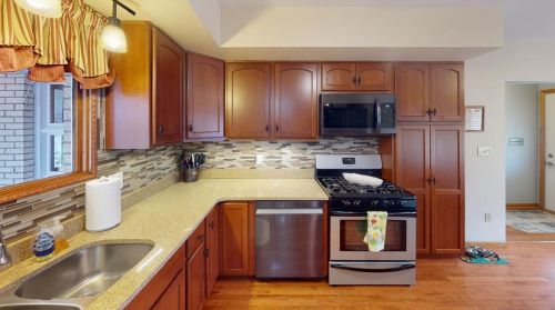 118 Glenwood Ave, Evans City, PA 16033-9308