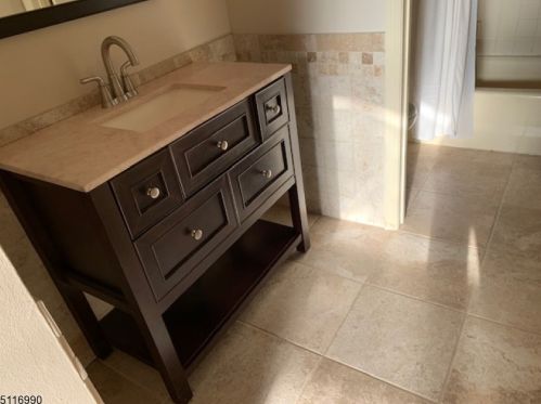 6 Ray Ct, Bedminster NJ  07921-1631 exterior