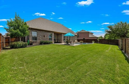 1155 Sunlight Dr, Lewisville TX  75028-4051 exterior