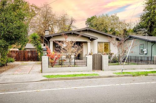 511 Earle St, Santa Rosa, CA 95404-5414