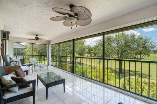37 Eastgate Dr, Boynton Beach FL  33436-6802 exterior
