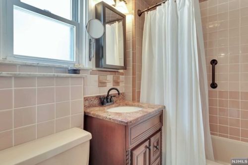 17 Glenwood Ave, Bloomfield NJ  07003-2201 exterior