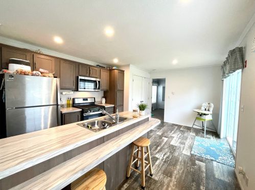 26 Cedar St, Hinsdale NH  03451-2426 exterior