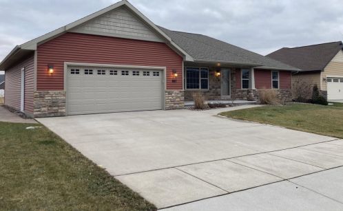 907 Lotus Trl, Menasha WI  54952-8852 exterior