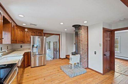 1305 Main St, Wapping CT  06074-2454 exterior