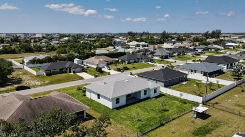 409 6th Ter, Cape Coral FL  33990-1529 exterior