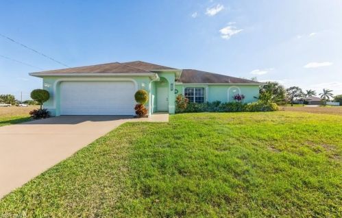 2734 10th Ter, Cape Coral, FL 33993-5704