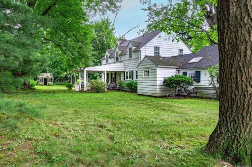 1093 Knollwood Rd, White Plains NY  10603-1100 exterior
