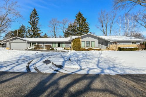 110 Krause Pl, Milwaukee, WI 53217-1721