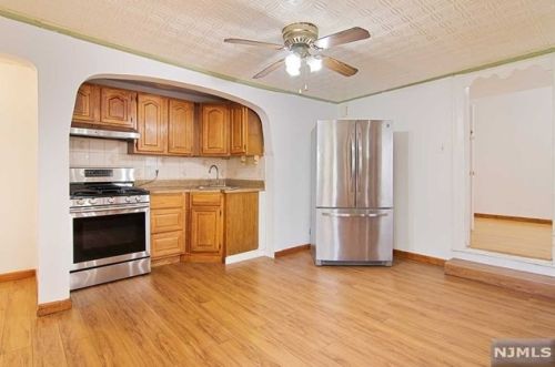 162 Summer Ave, Newark NJ  07104-2614 exterior