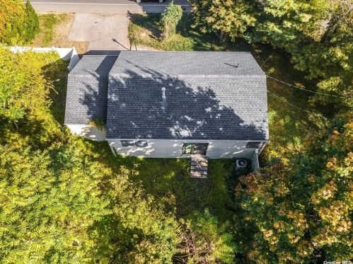 812 Larkfield Rd, Elwood NY  11731-6503 exterior