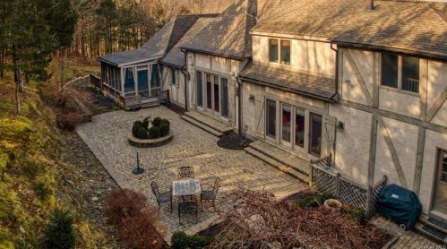 8 Silo Ln, Warwick NY  10990-2872 exterior