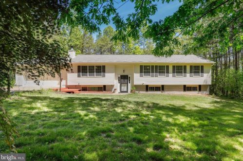 4 Countryside Dr, Fredericksburg, VA 22406-4142