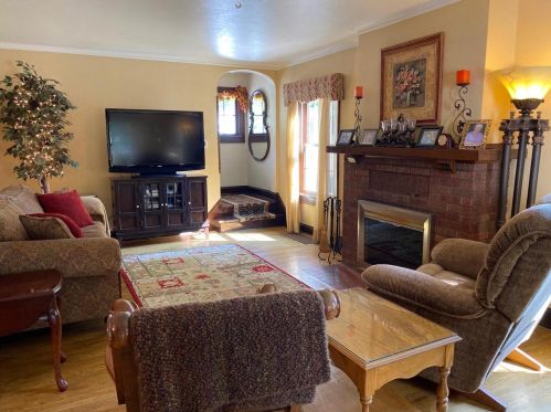 978 Division St, Green Bay, WI 54303-2948