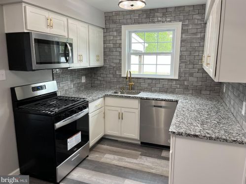 1565 Dean Dr, Lansdale, PA 19446-4417