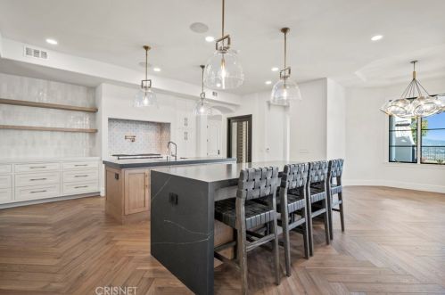25682 Oak Meadow Dr, Santa Clarita CA  91381-0762 exterior