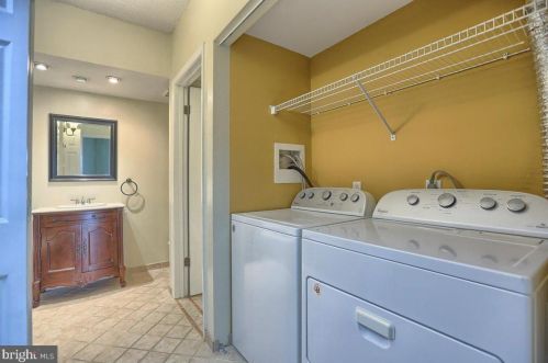 204 Cherrington Dr, Harrisburg PA  17110-9486 exterior