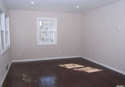 11 Lehigh Ave, South Setauket, NY 11720-3606