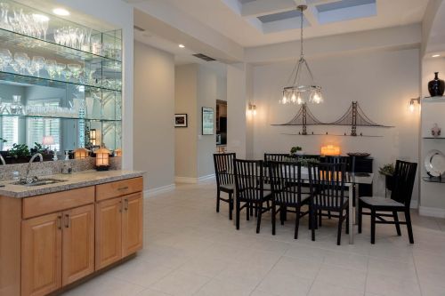 8 King Edward Ct, Rancho Mirage CA  92270-1621 exterior