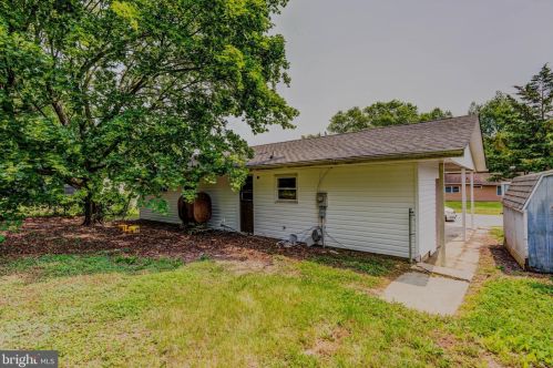 231 President Dr, Dover DE  19901-5223 exterior