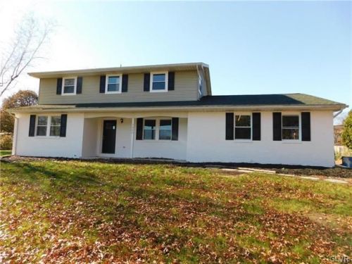 7220 Woody Knoll Dr, Slatington PA  exterior